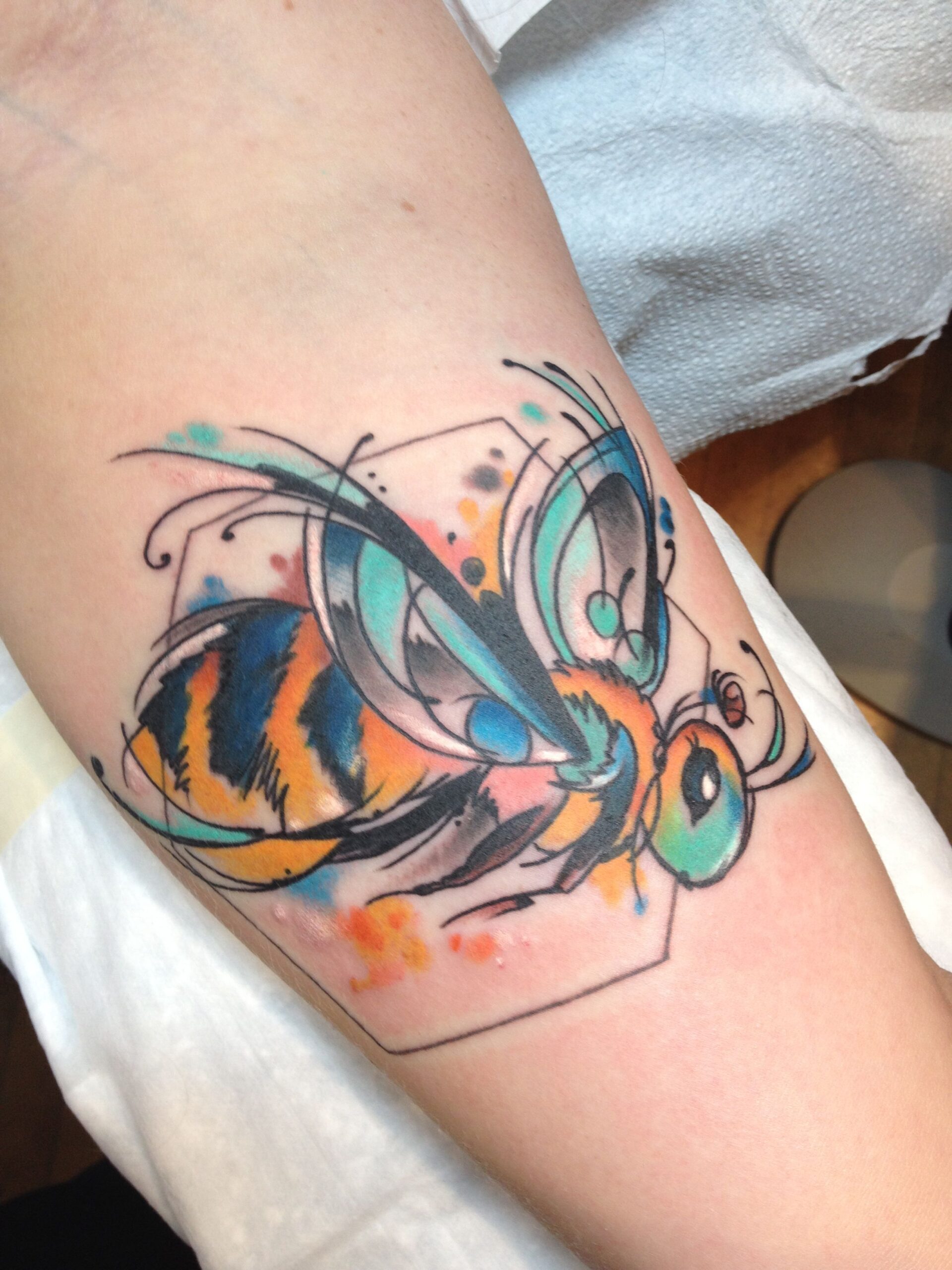 Watercolor-Bee-Tattoo-190220224