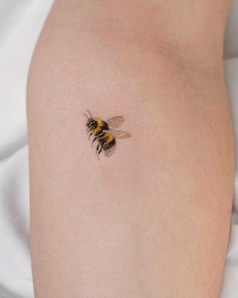 realistic-bee-tattoo-190224