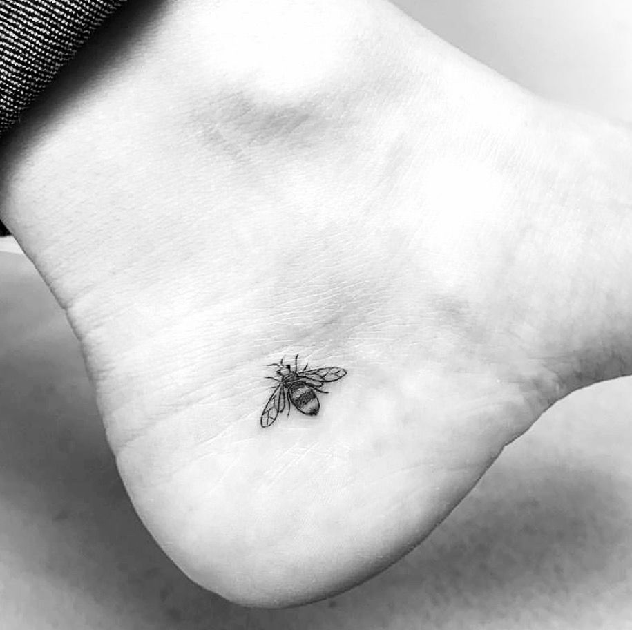 small-bee-tattoo-190224