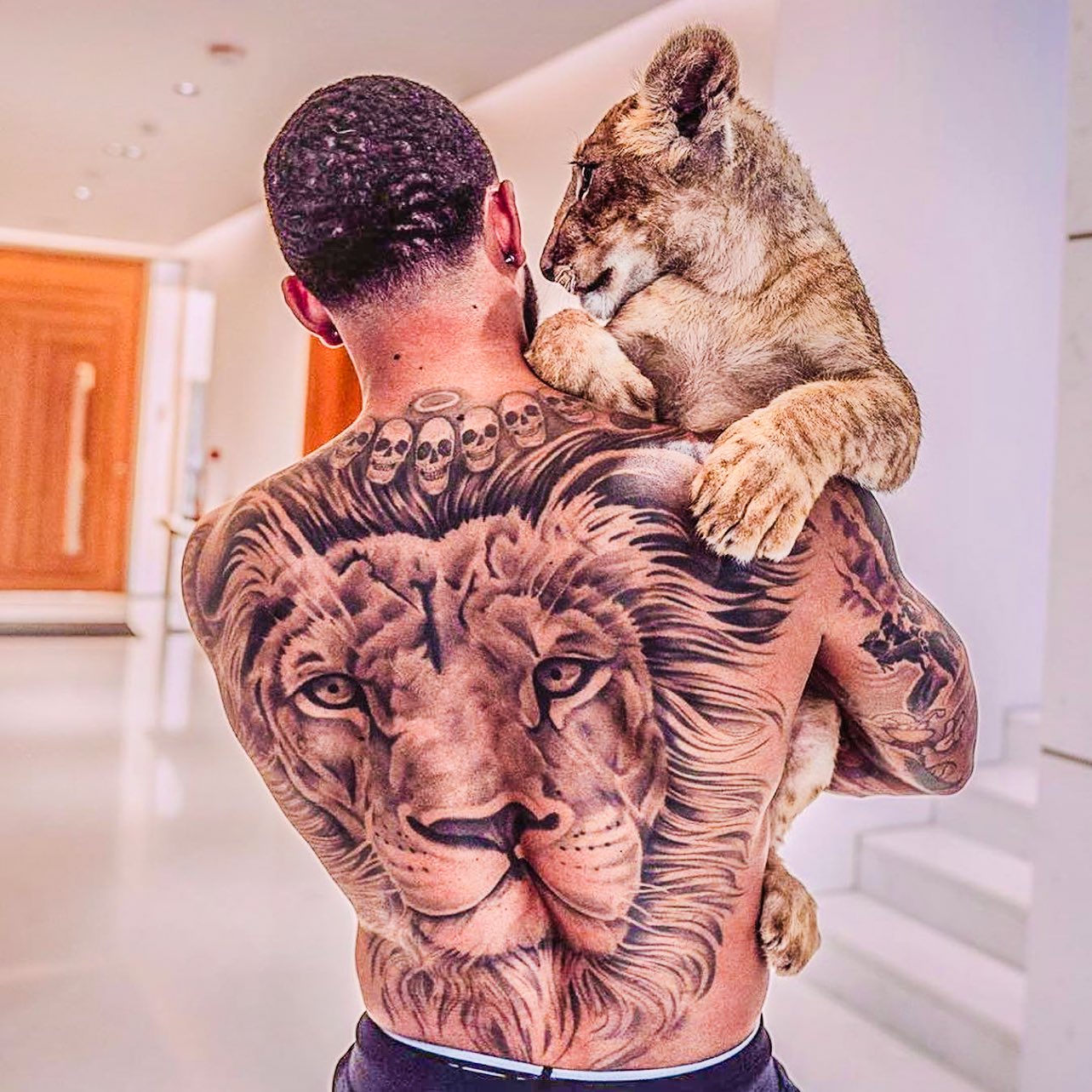 18-memphis-depay-tattoo-2024-18